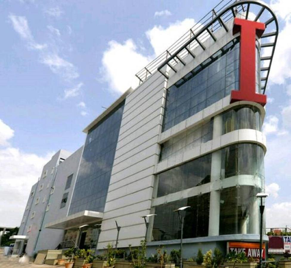 Capital O Surabhi Elite Near Miraj Cinemas - Shalini Shivani Sururnagar Exterior photo